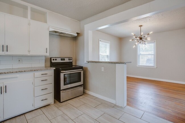 Building Photo - PRE LEASING for fall 2026! 4/2 in Tech Terrace!