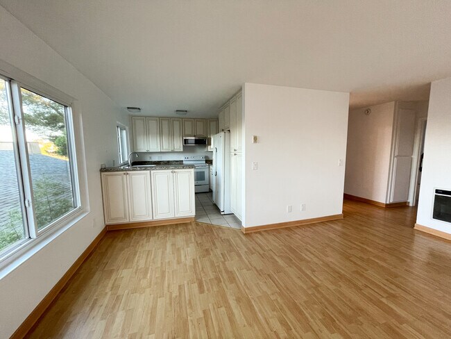 Photo - 4242 6th Ave