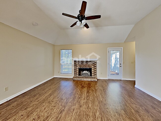 Photo - 111 Cedar Bend Ct