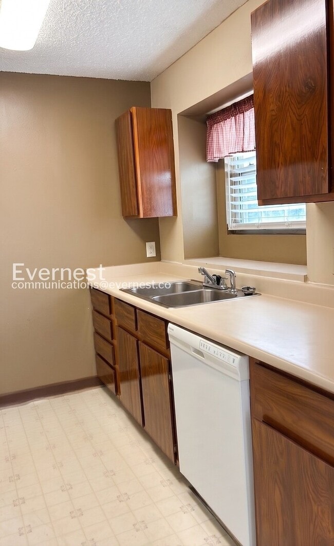 1301 University Ave Unit C201