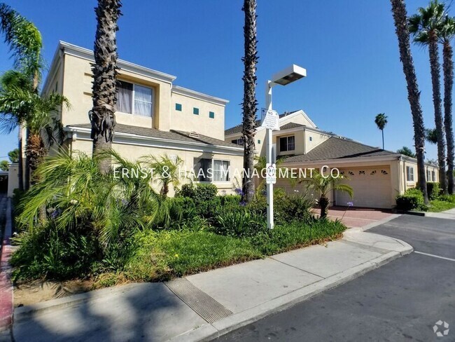 Building Photo - Beautiful 3 Bedroom 2 Bath Top Floor Condo... Unit #305