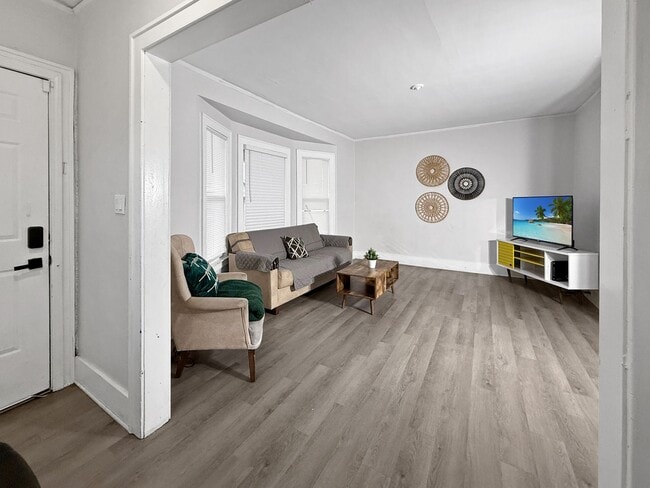 Photo - Calvert Duplex (The Shirley) Unidad Lower