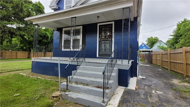 Photo - 325 Box Ave