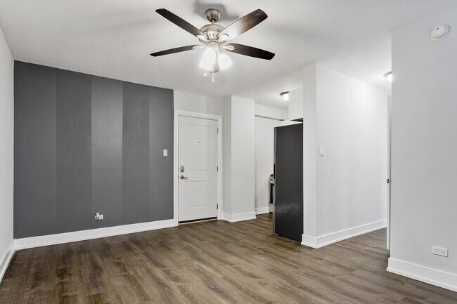 Photo - 1521 W Sherwin Ave Unit 608