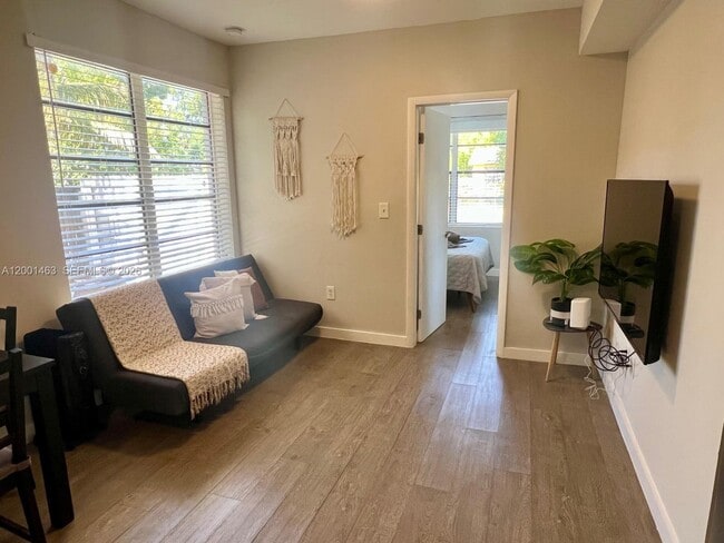 Photo - 2932 NW 16th Ave Unit 2