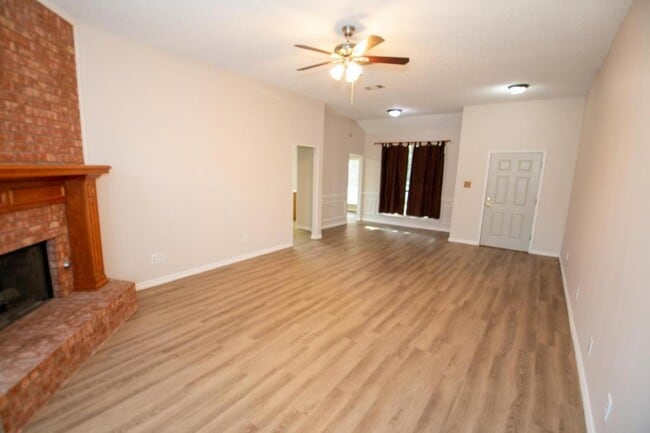 Photo - 1902 Thornhill Way