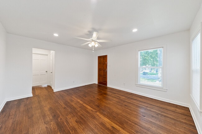 Photo - 3233 Merida Ave