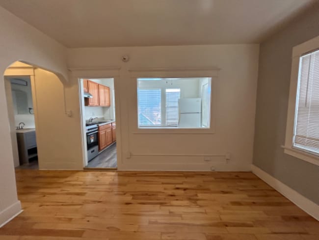 Photo - 836 S Park View St Unidad 6