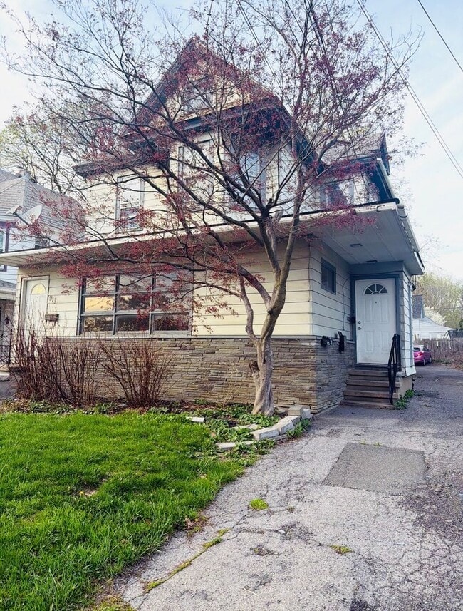 Photo - 913 Nott St Unit 1st Floor