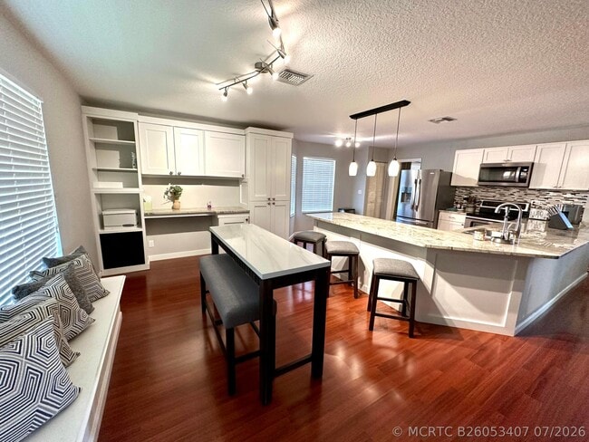 Photo - 1000 Lake Breeze Dr