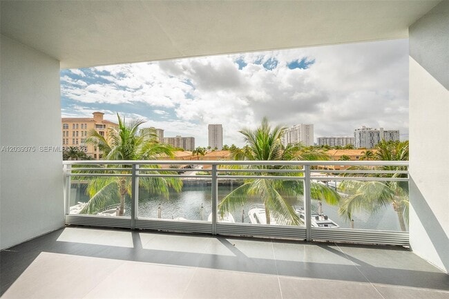 Photo - 2950 NE 188th St Unit 303