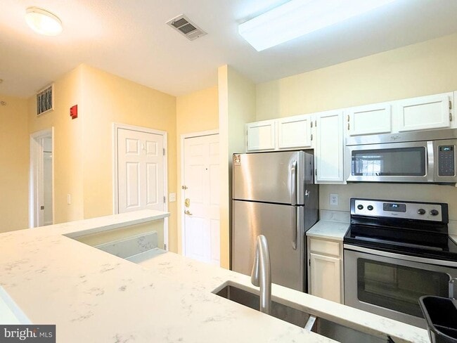 Building Photo - 1580 Spring Gate Dr. Unit 4415