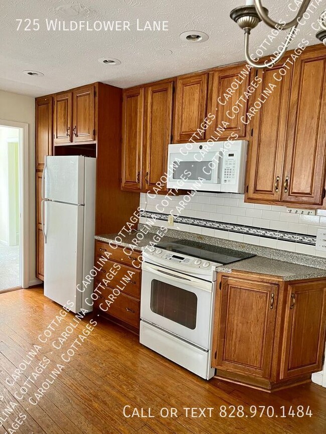 Photo - 725 Wildflower Ln