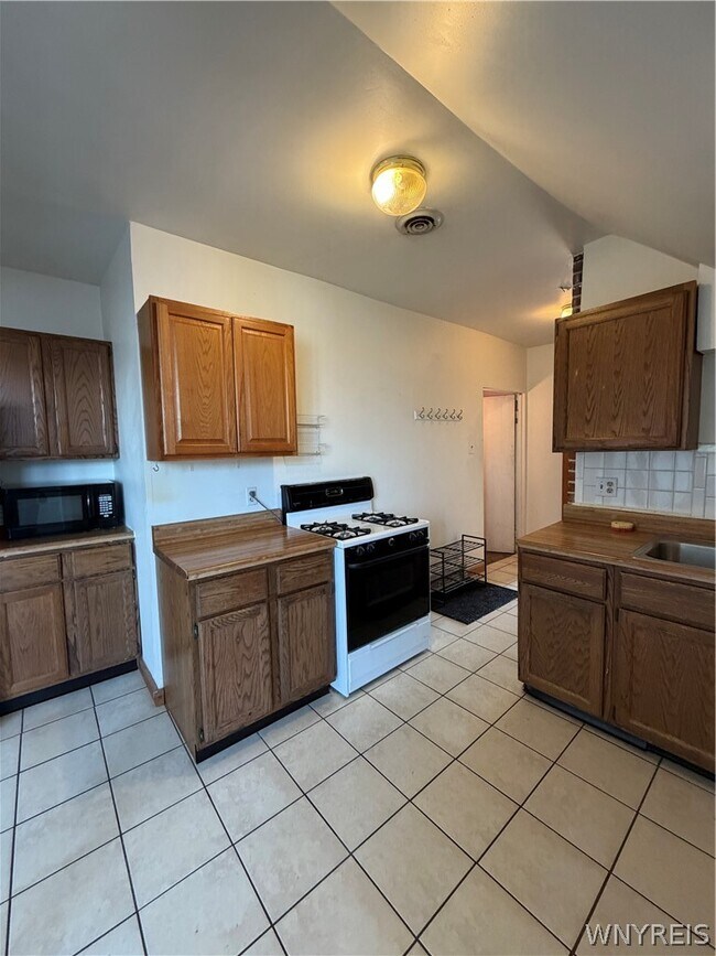 Photo - 1005 Elmwood Ave