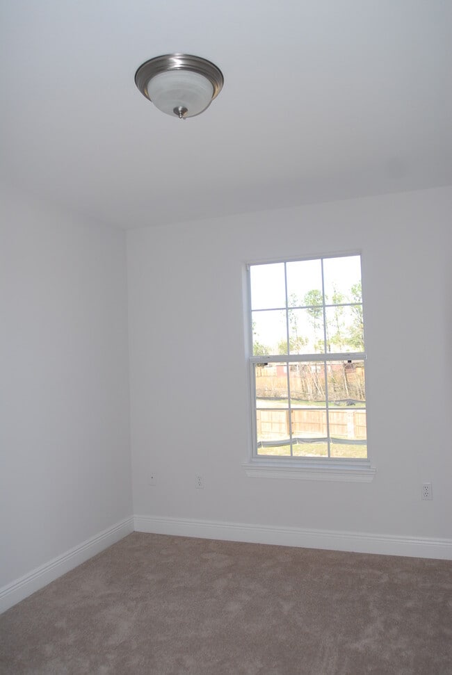 3460 Riverbend Cv
