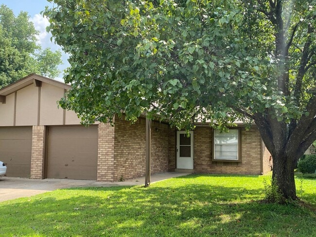 Building Photo - Sapulpa Duplexes 1811-1813 Unit 1813 Rental