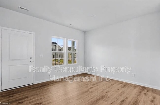 Photo - 534 Raspberry Hl Dr