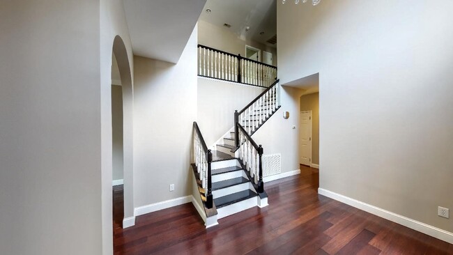 425 New Parkside Dr