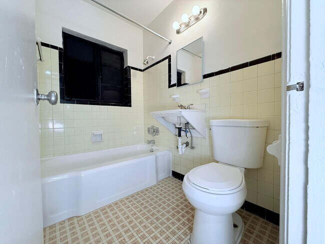 Photo - 545 27th St