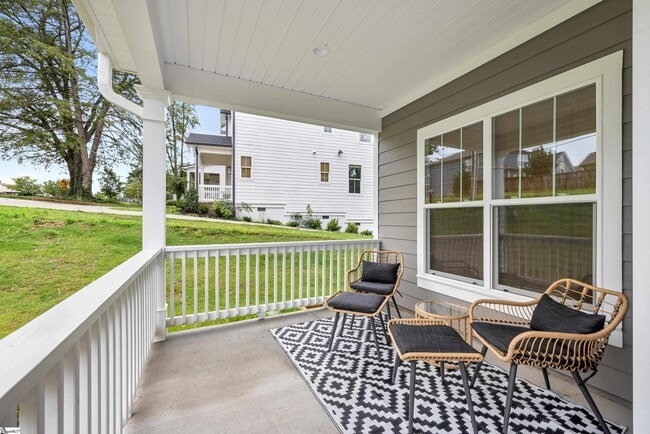 Photo - 570 Lowndes Hill Rd
