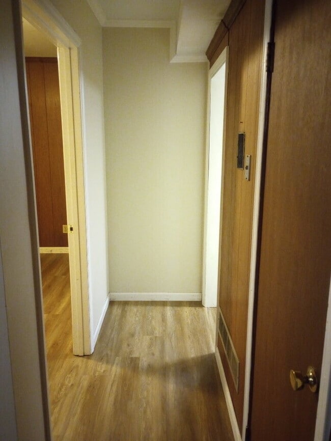 Photo - 706 W Lee Rd