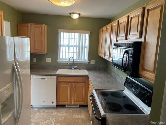 Photo - 45538 Warwick Dr