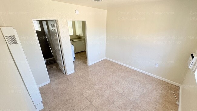 107 E 8th St Unidad B