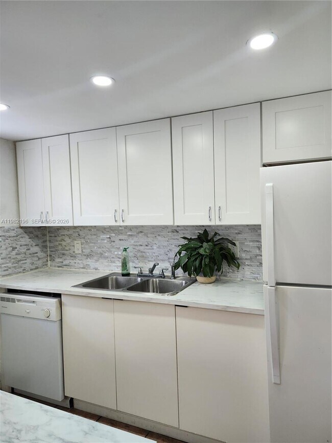 Photo - 1100 NE 9th Ave Unit 203