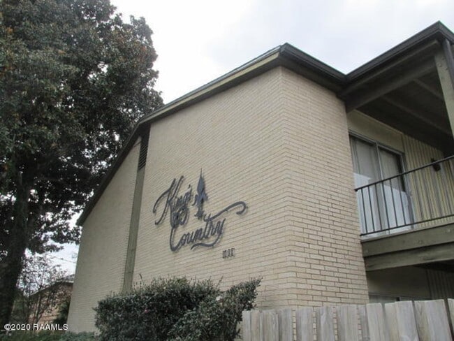 Building Photo - 1008 S College Rd