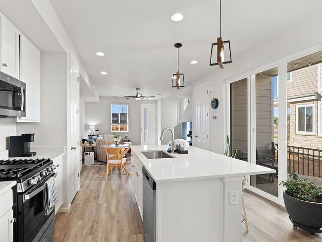 Building Photo - Stunning 3 bedroom, 2.5 bathroom home. New...