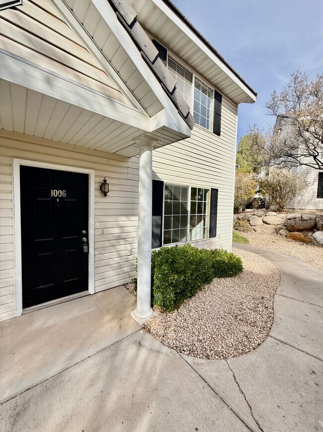 Photo - Remodeled 3-BR Lexington Townhome - End Unit