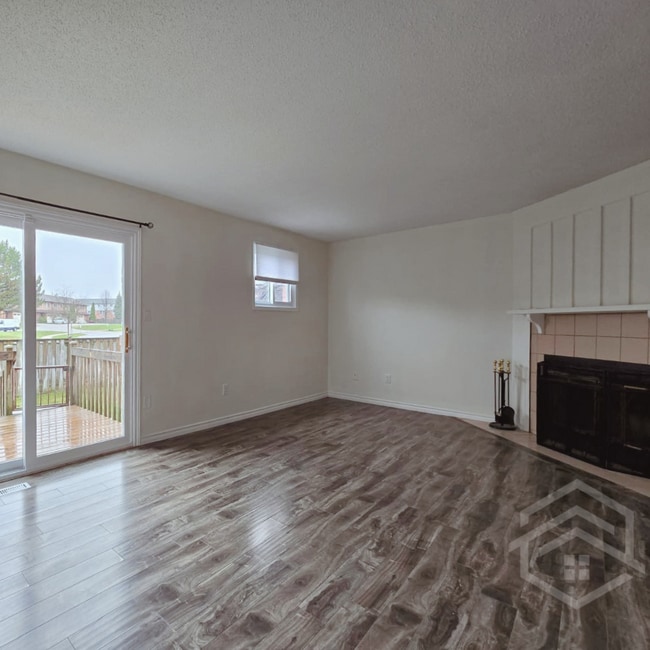 Photo - 3-Bedroom Townhouse in Woodstock!! Unit 2