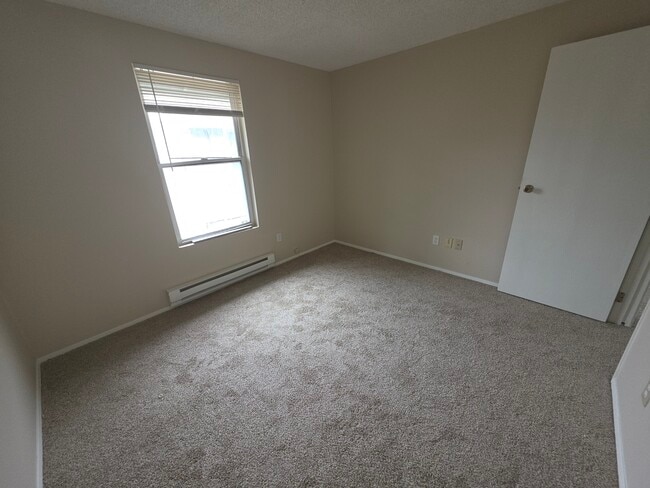 Building Photo - 2410 S I St Unit 3 Rental