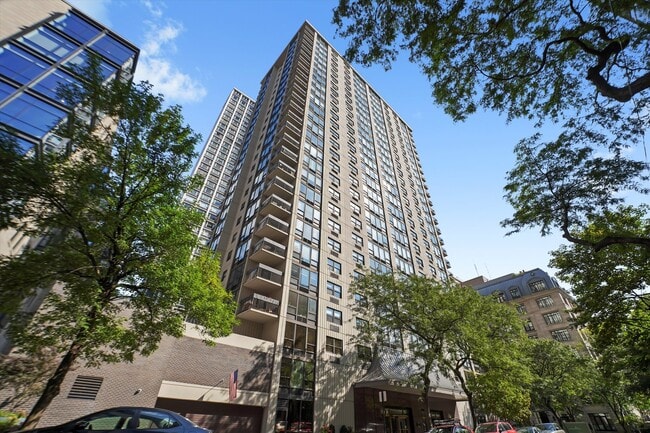 Building Photo - 1313 N Ritchie Ct Unit 1304