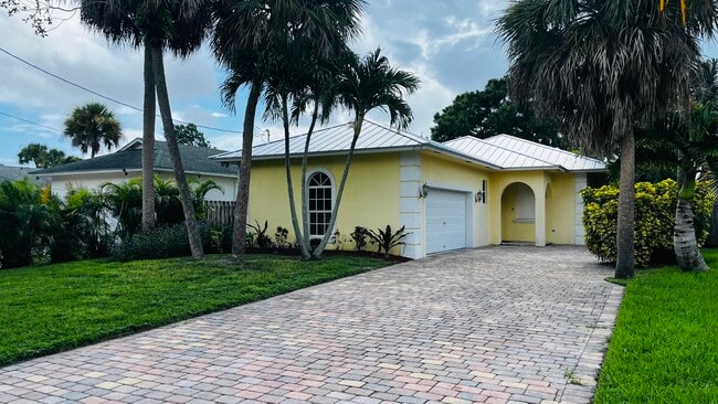 Building Photo - 17648 Cinquez Park Rd W Rental