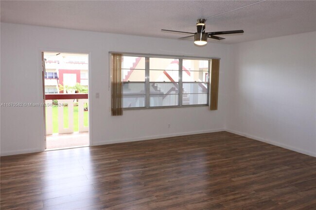 Photo - 615 Fanshaw N Unit O