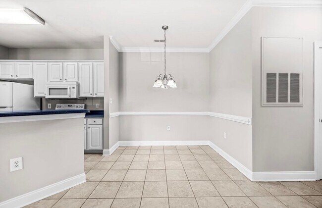 Photo - 2021 Silvercrest Dr Unit B