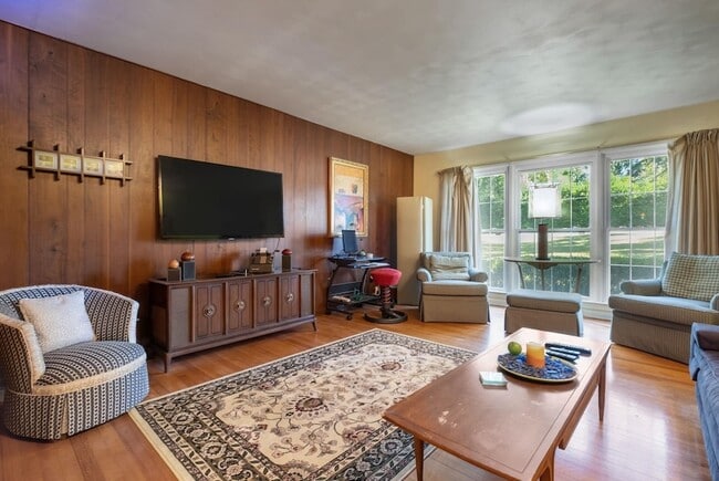 Photo - 1716 S Meridian St