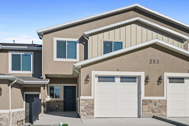 Brand New Luxury Richmond-Utah Townhouse f... - Brand New Luxury Richmond-Utah Townhouse f...