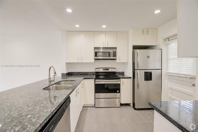Building Photo - 2510 SW 81st Ave Unit 205 Rental