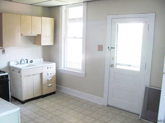 Photo - 525 Vickroy Ave
