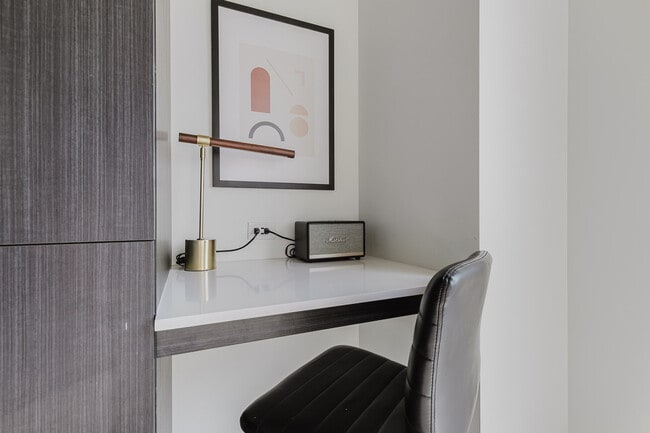 Photo - 343 W Schiller St Unidad FL5-ID1368