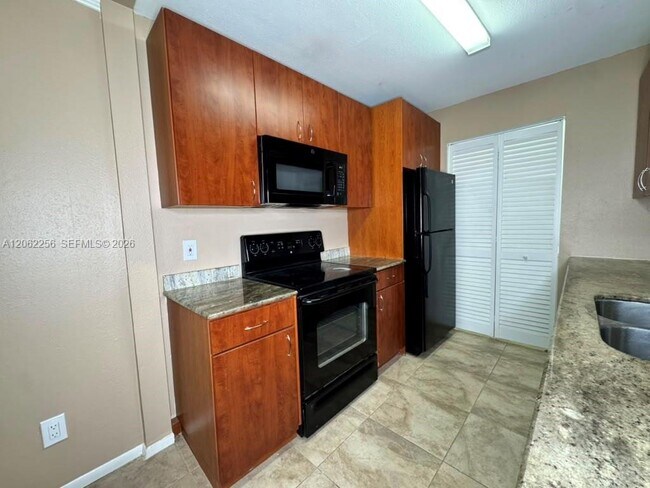8749 NW 39th St Unit 8749