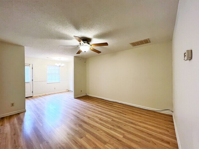 Photo - GREAT NORTHWEST LOCATION 2 BDRM / 2 BATH C...