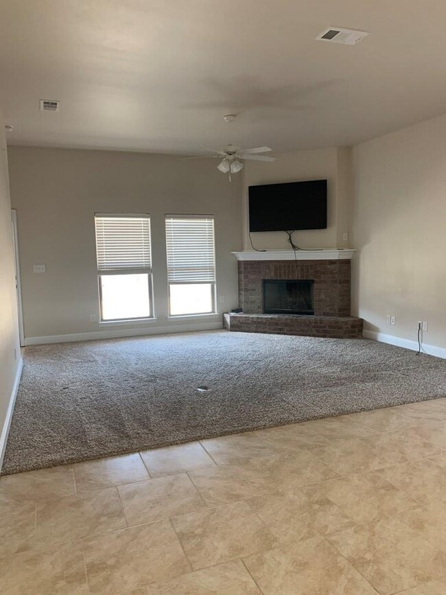 Photo - 905 E 98th St