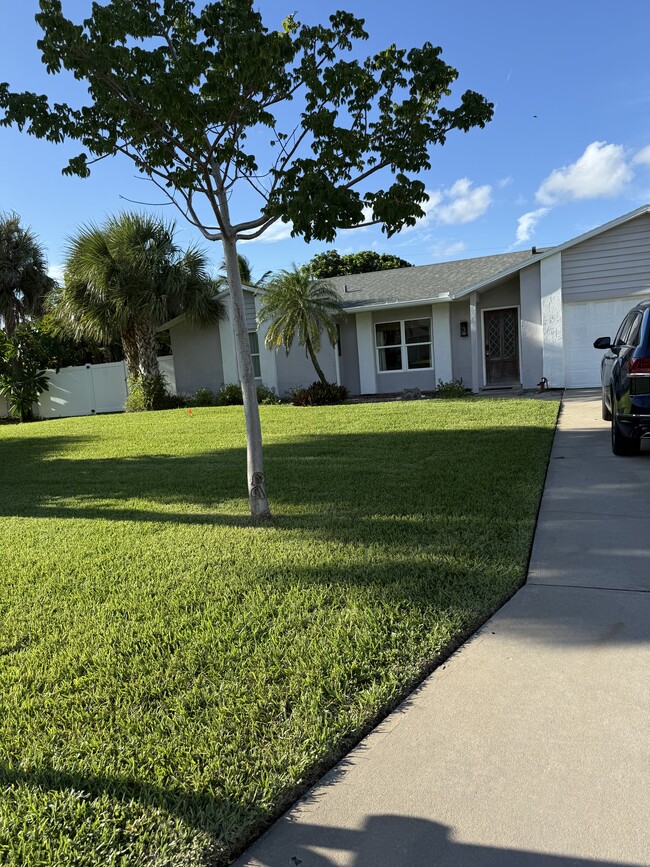 Building Photo - 190 Sea Crest Dr Rental
