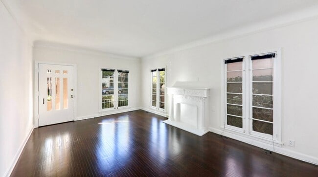 Building Photo - 132 N La Peer Dr Unit 132 N La Peer Dr  1 Rental