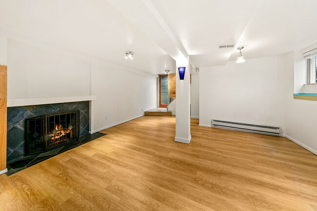 Photo - 2655 8th Ave W