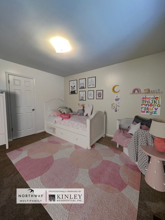 Photo - Country Club Apartments