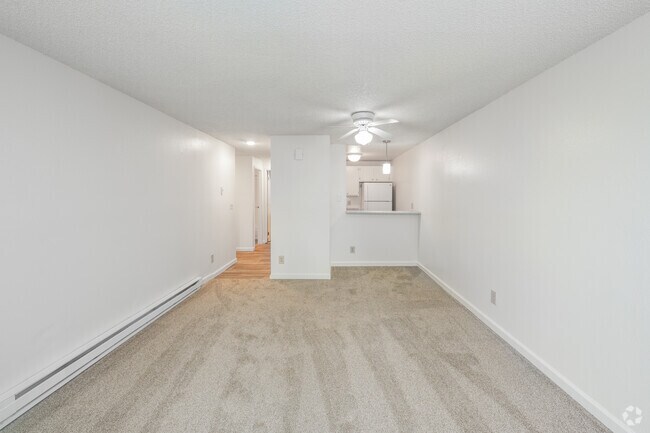 1BR, 1BA - 680SF - Dining Room/Kitchen